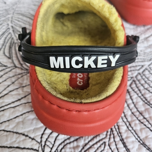VGUC Crocs Classic Lined Disney Mickey Mouse Clog Size Kids 12 Unisex - Picture 4 of 13